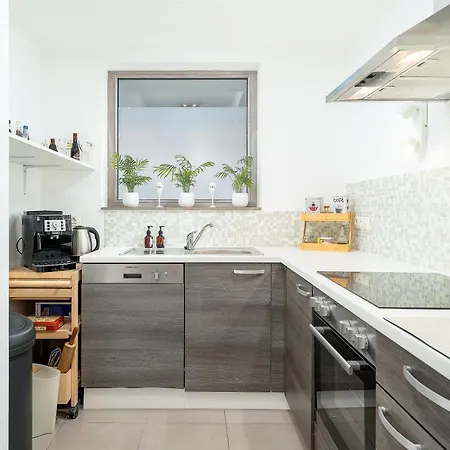 House With Private Parking & Sauna Near Centre And Transport Ferienhaus *